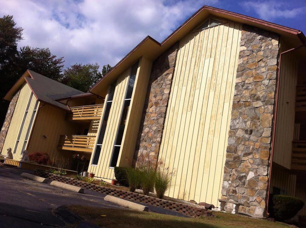 Iron Horse Inn Simsbury Exterior photo